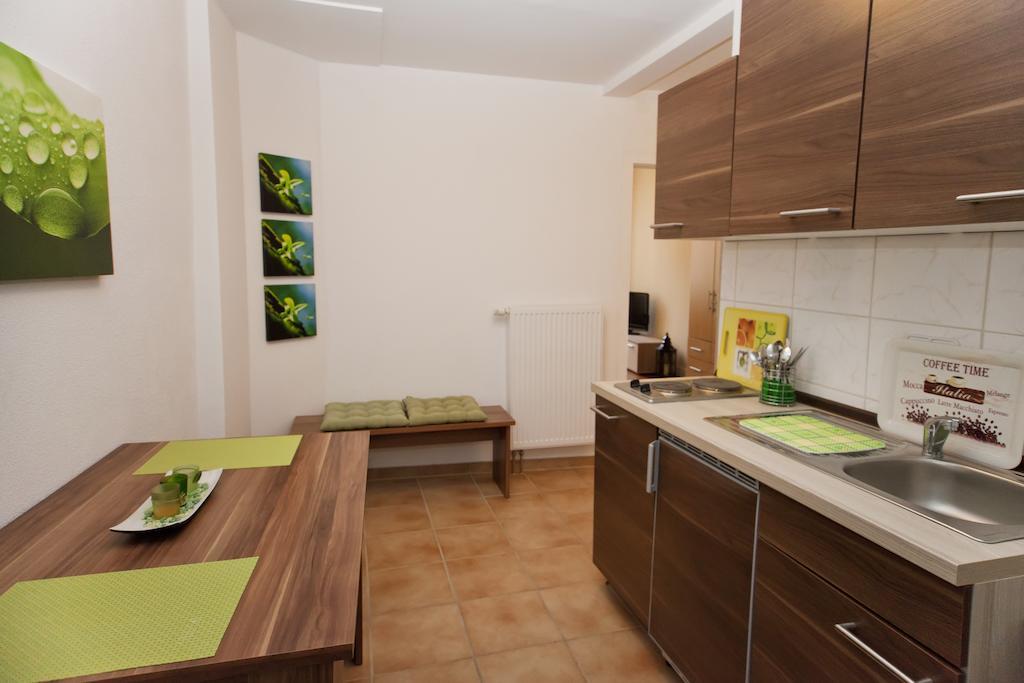 Ferienhaus Arianna Apartment ทราเบิน-ทราร์บาค ห้อง รูปภาพ